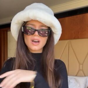 NWOT Amazon Fuzzy Adjustable Bucket Hat in Cream OS